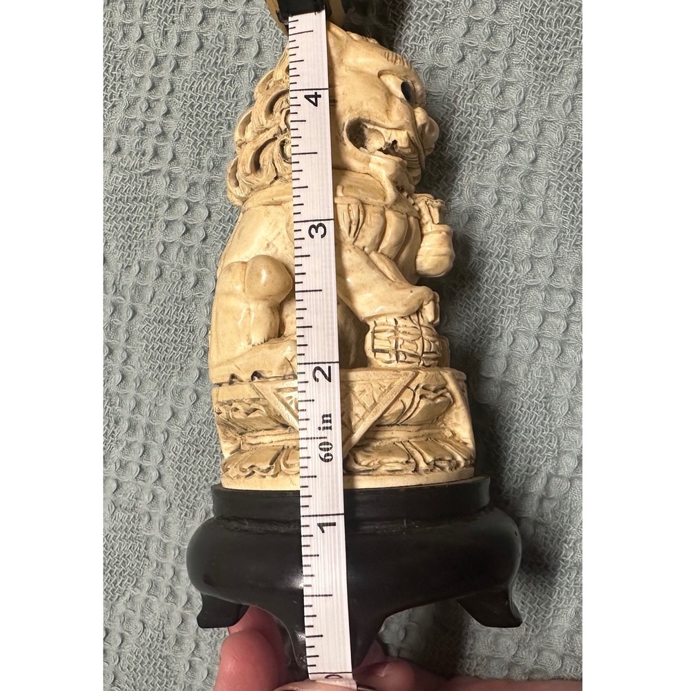Vintage Carved‎ Foo Dog Lions Pair Ivory Color On Black Wood Stands - Picture 10 of 12